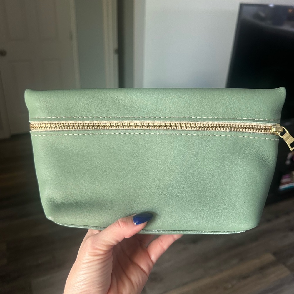 🦄RARE COLOR - Portland Leather Goods NWOT Large makeup bag in sage